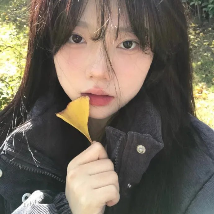 她来自未来 海报